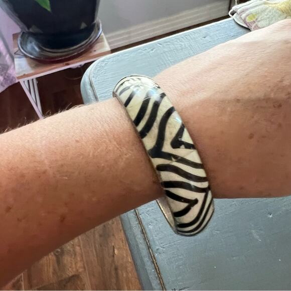 Zebra Stripe Bangle Bracelet - Picture 2 of 4